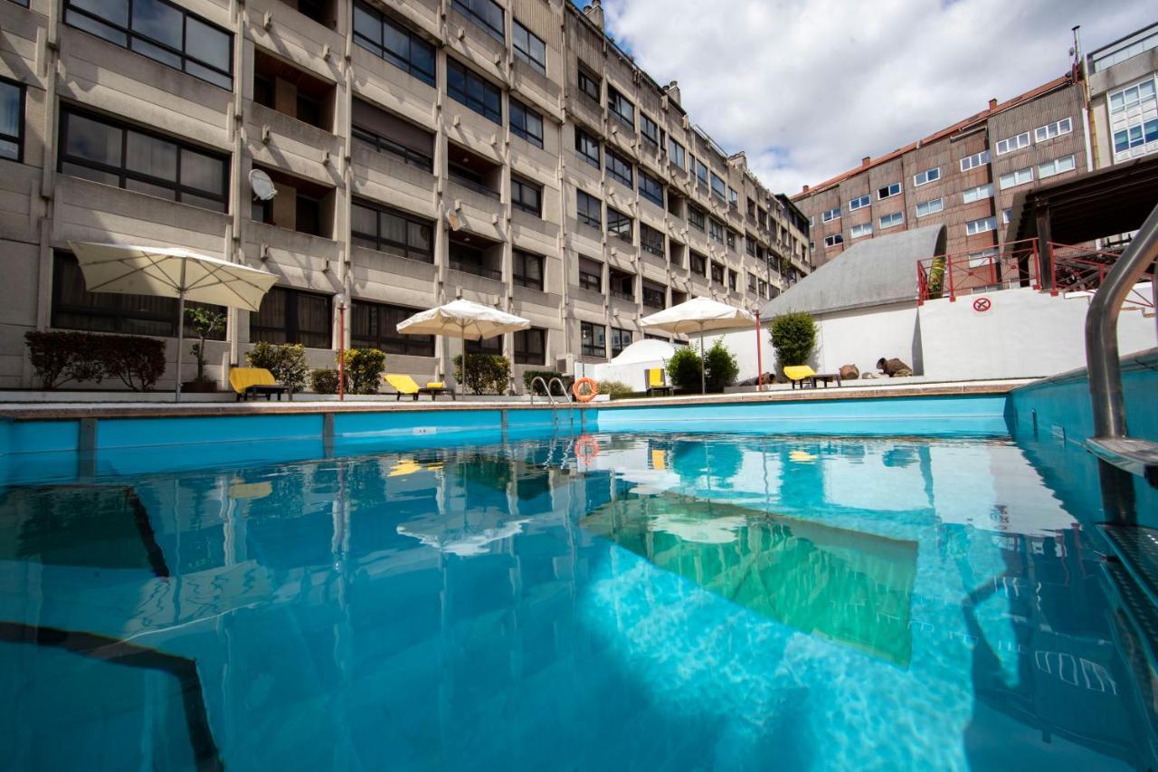Eurostars Araguaney Hotel Сантяго де Компостела Екстериор снимка The swimming pool at the hotel