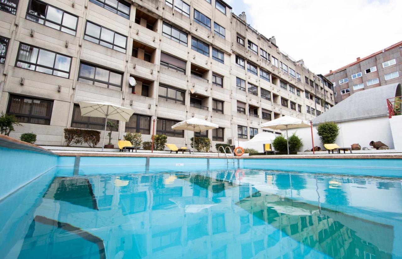 Eurostars Araguaney Hotel Сантяго де Компостела Екстериор снимка The swimming pool at the hotel