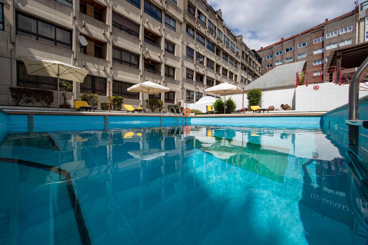 Eurostars Araguaney Hotel Сантяго де Компостела Екстериор снимка The swimming pool at the hotel