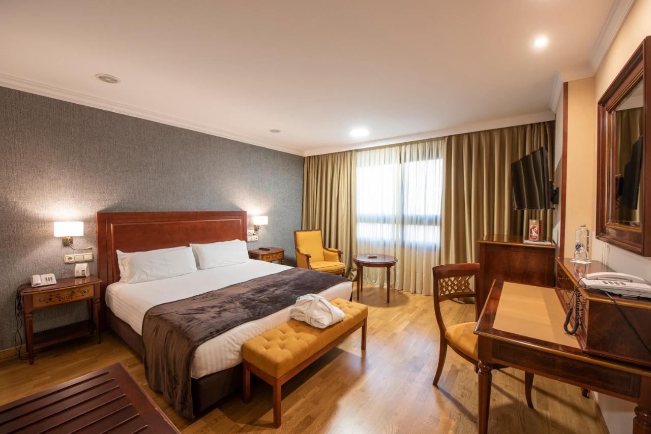 Eurostars Araguaney Hotel Сантяго де Компостела Екстериор снимка A room at the hotel