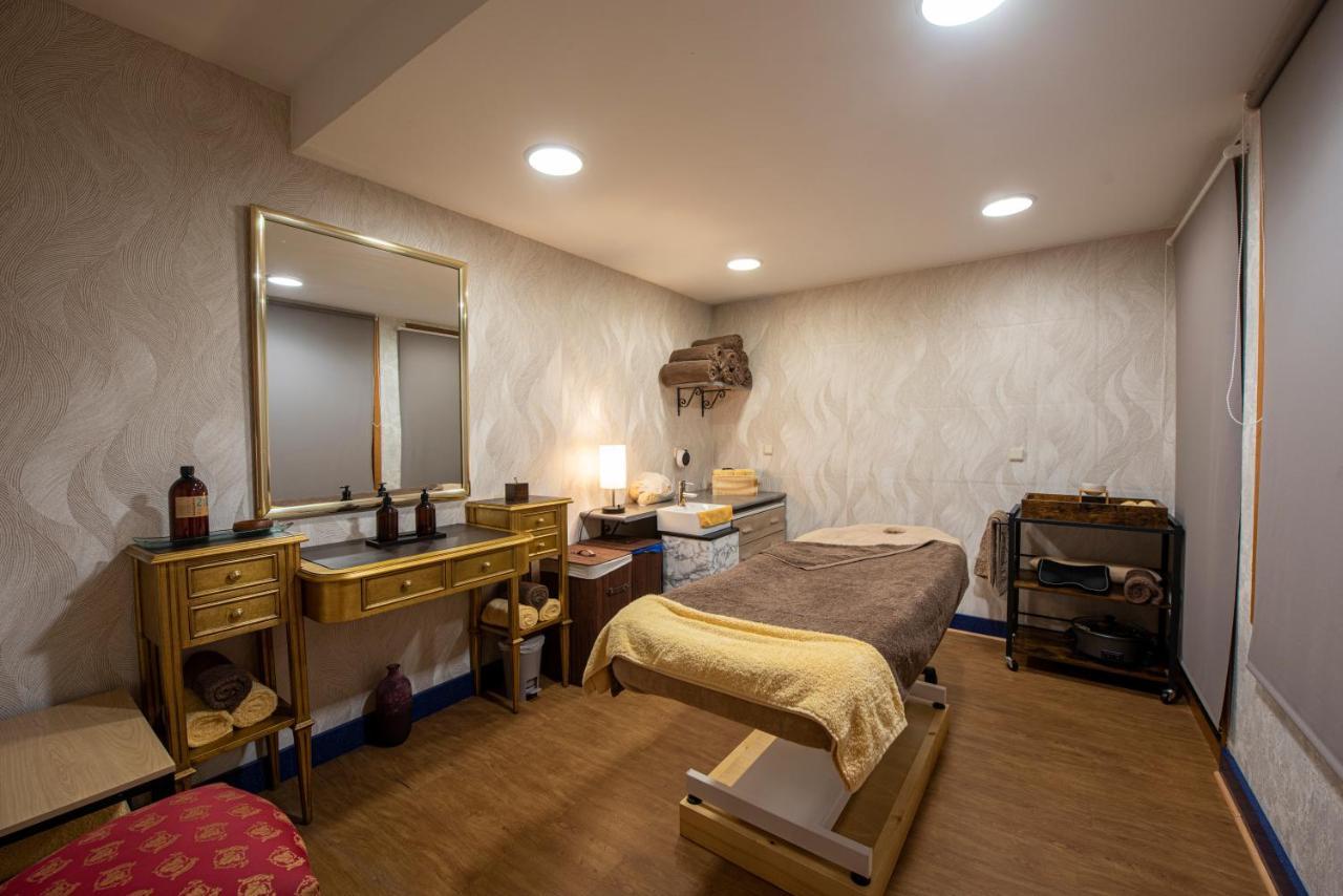 Eurostars Araguaney Hotel Сантяго де Компостела Екстериор снимка A treatment room at a spa