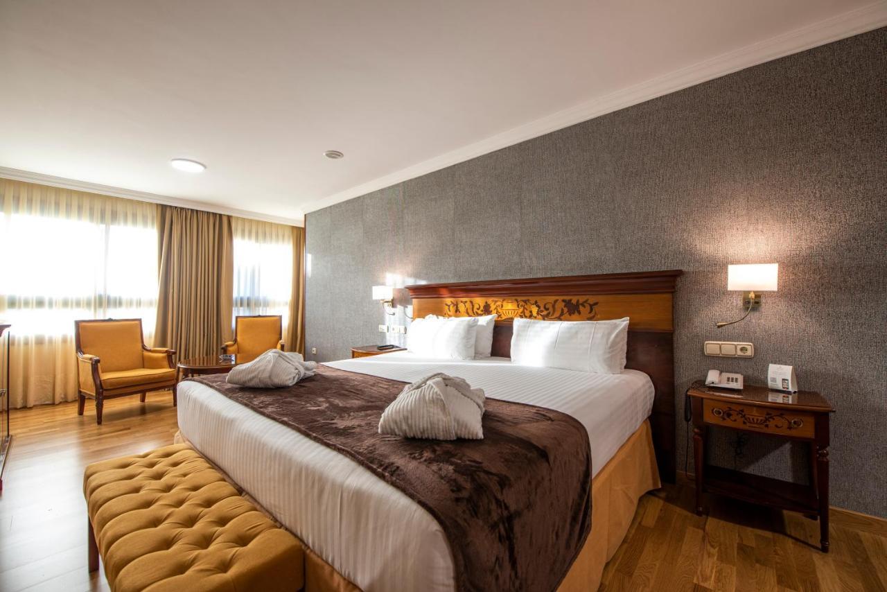 Eurostars Araguaney Hotel Сантяго де Компостела Екстериор снимка A bedroom at the hotel