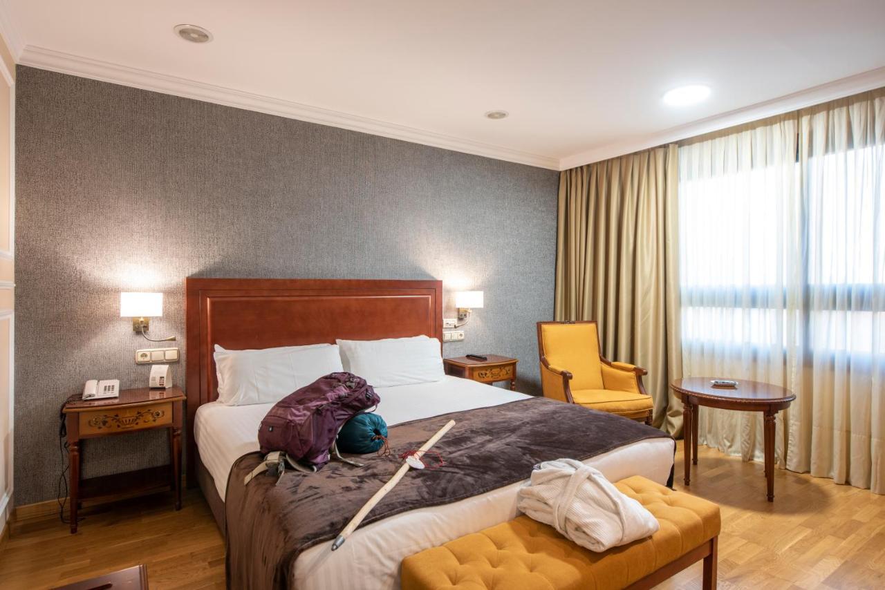 Eurostars Araguaney Hotel Сантяго де Компостела Екстериор снимка A room at the hotel