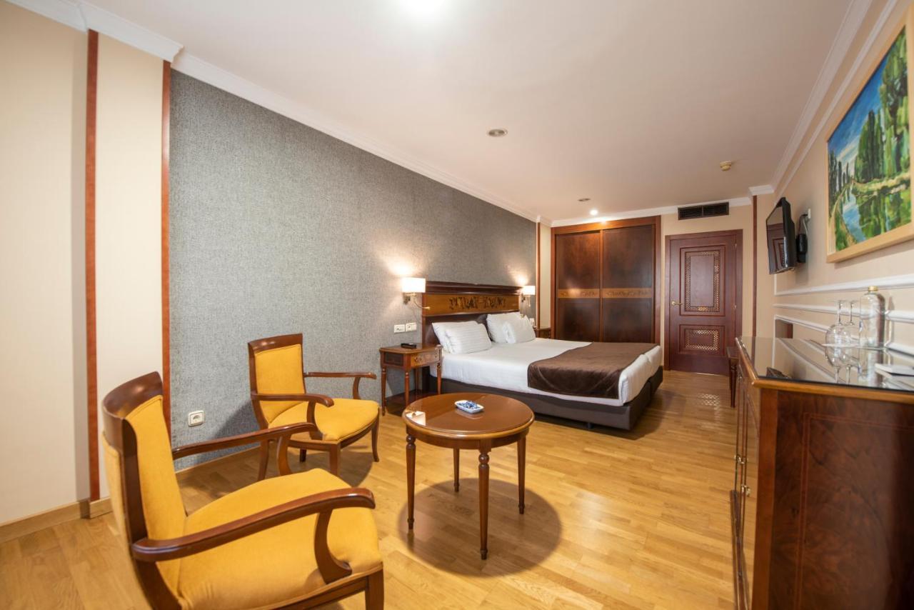 Eurostars Araguaney Hotel Сантяго де Компостела Екстериор снимка A room at the hotel
