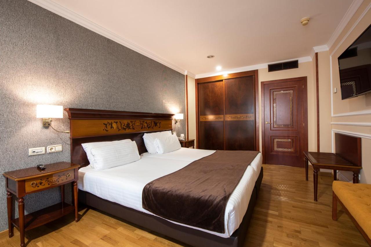 Eurostars Araguaney Hotel Сантяго де Компостела Екстериор снимка A bedroom in a hotel