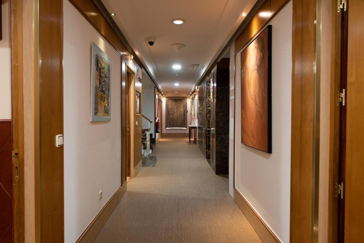 Eurostars Araguaney Hotel Сантяго де Компостела Екстериор снимка A corridor in a hotel