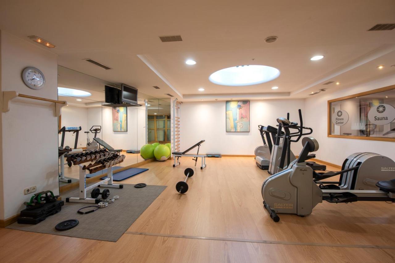 Eurostars Araguaney Hotel Сантяго де Компостела Екстериор снимка A gym at a hotel