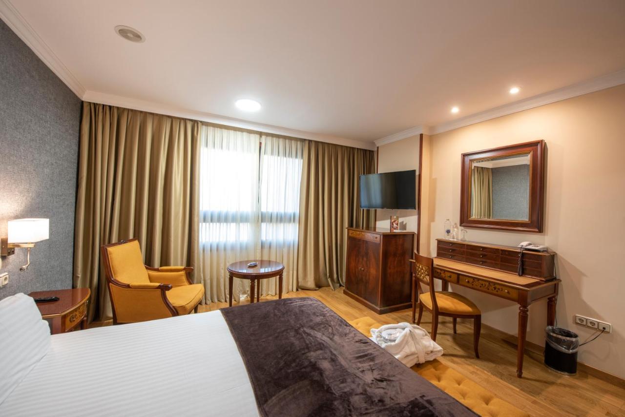 Eurostars Araguaney Hotel Сантяго де Компостела Екстериор снимка A room at the hotel