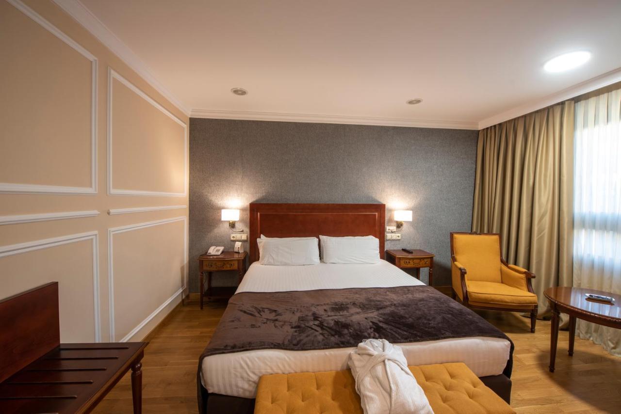 Eurostars Araguaney Hotel Сантяго де Компостела Екстериор снимка A room at the hotel