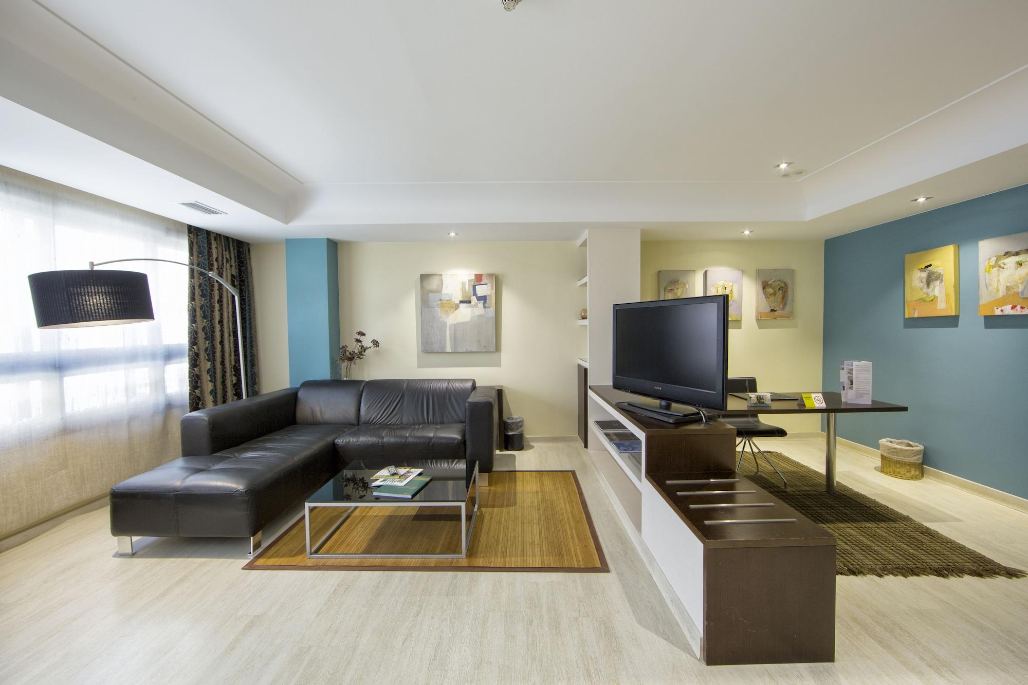 Eurostars Araguaney Hotel Сантяго де Компостела Екстериор снимка A typical living room in a serviced apartment