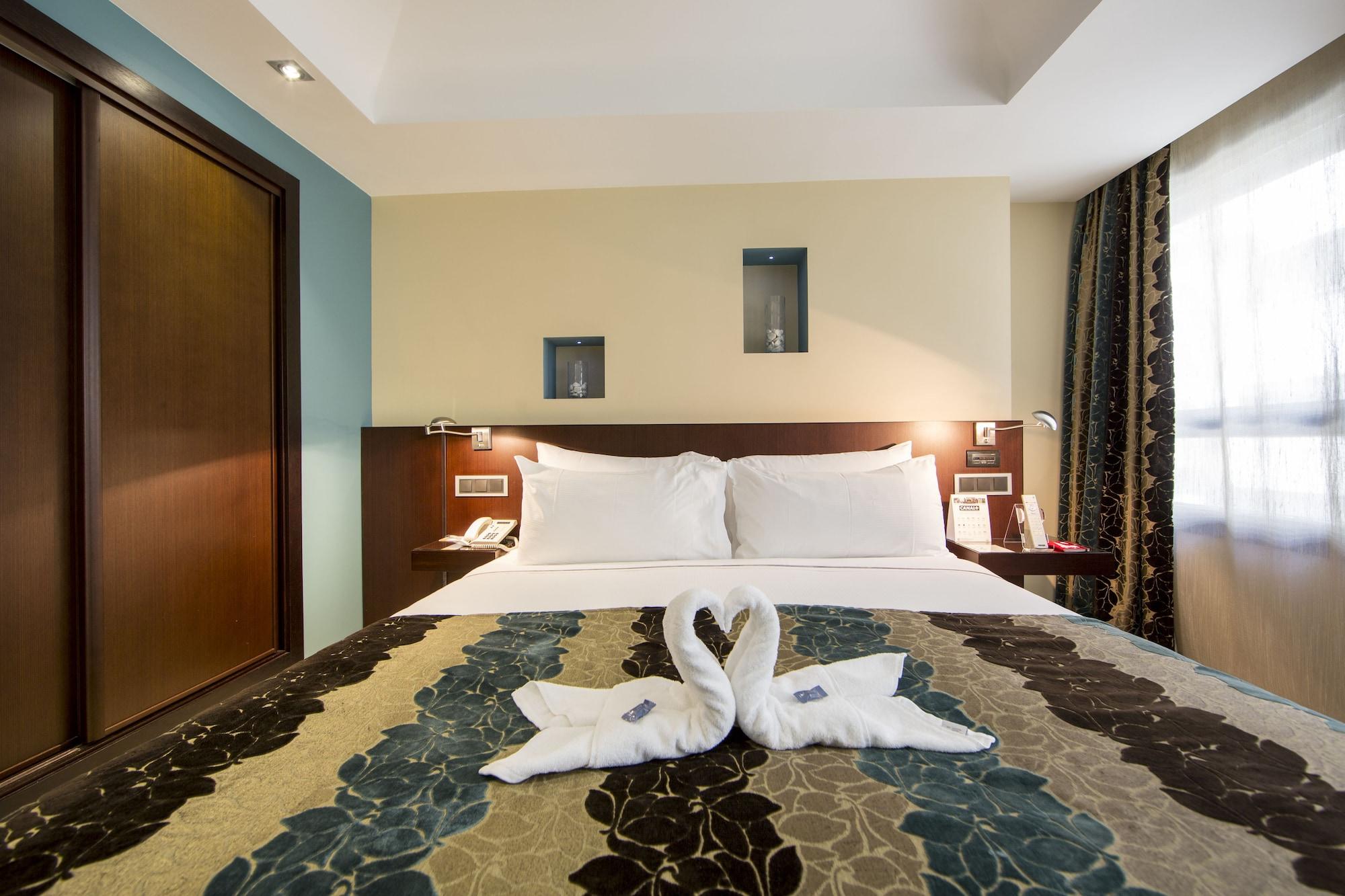 Eurostars Araguaney Hotel Сантяго де Компостела Екстериор снимка A bedroom at the hotel