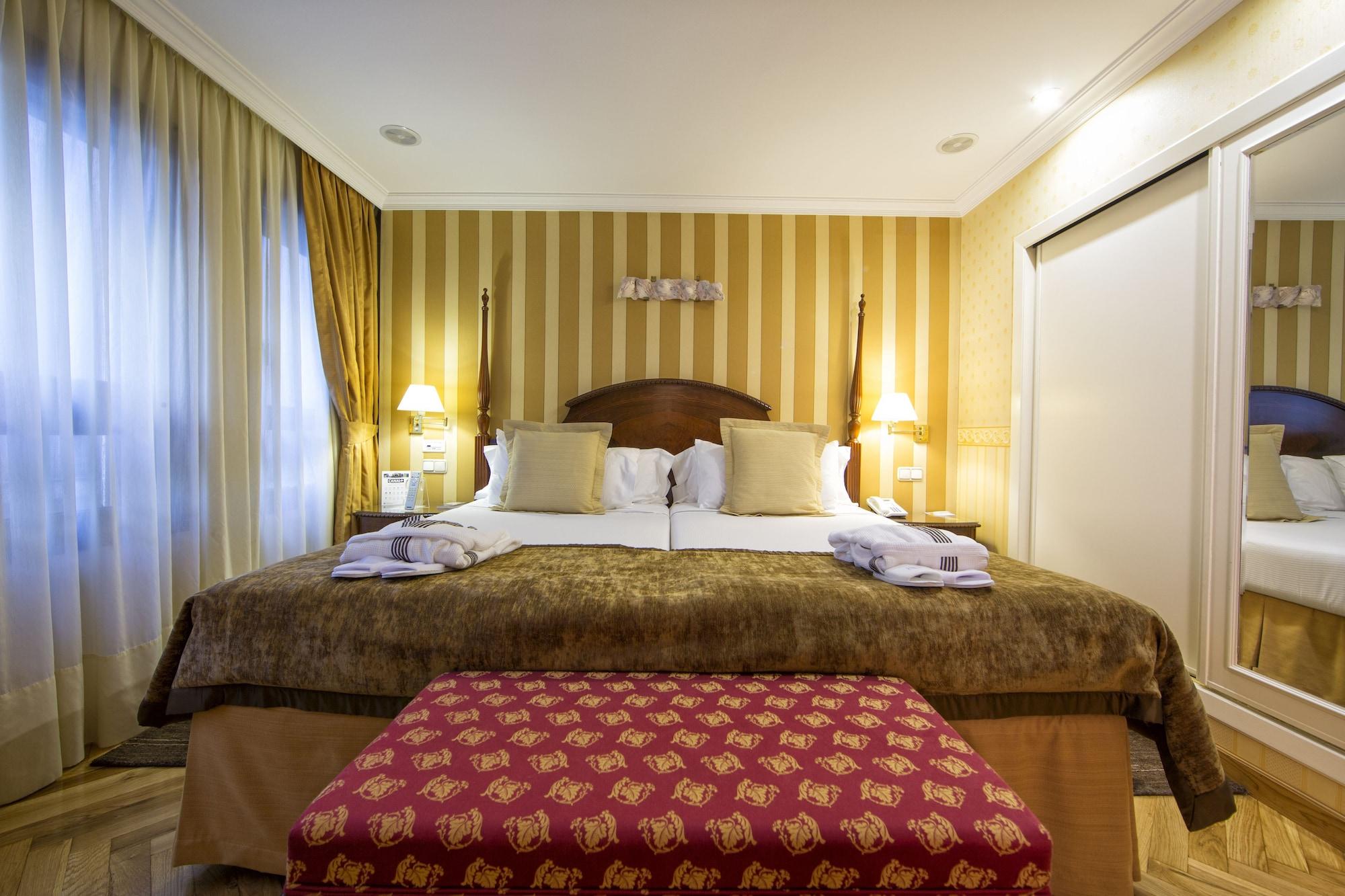 Eurostars Araguaney Hotel Сантяго де Компостела Екстериор снимка A bedroom at the hotel