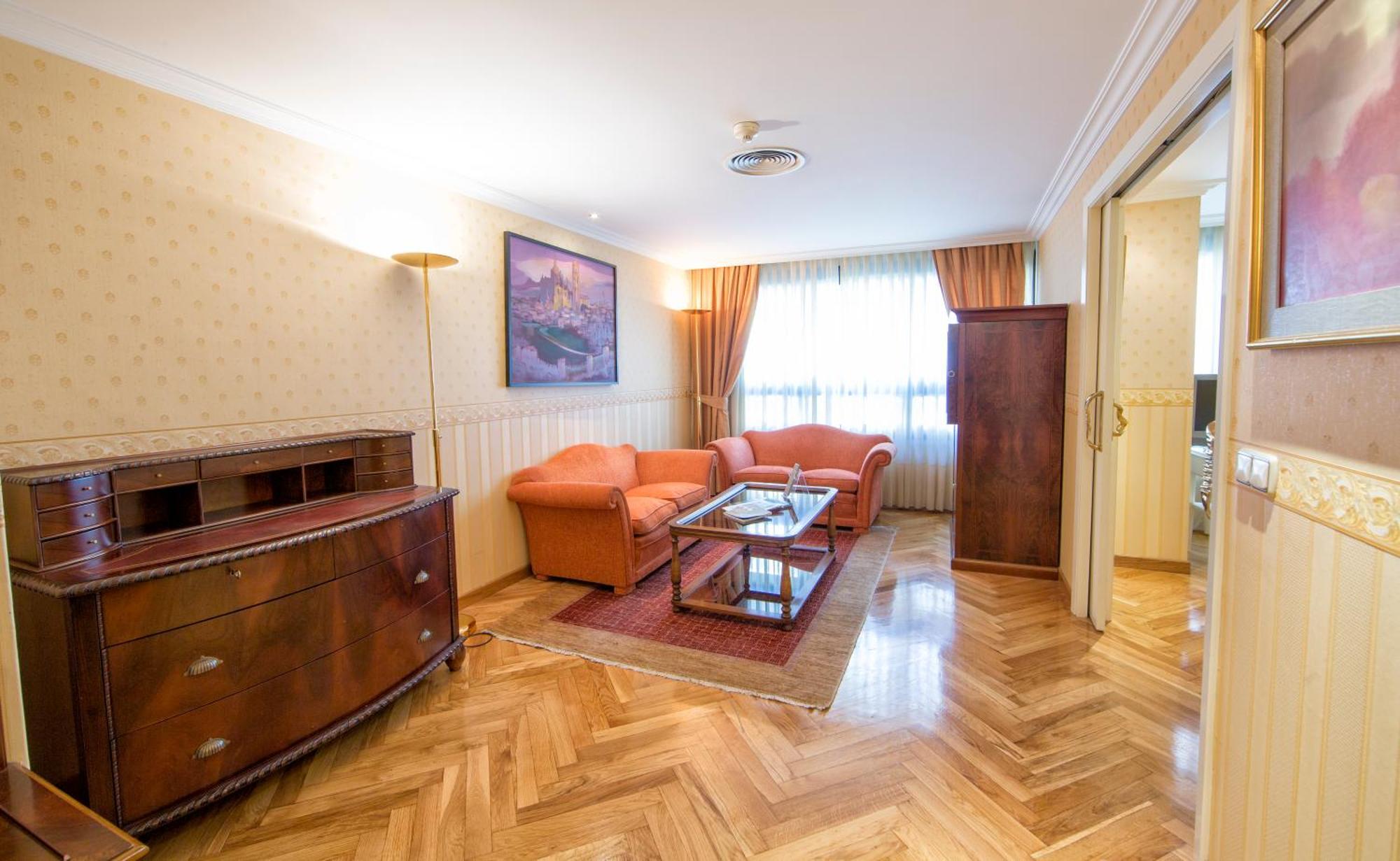 Eurostars Araguaney Hotel Сантяго де Компостела Стая снимка A living room in a hotel suite