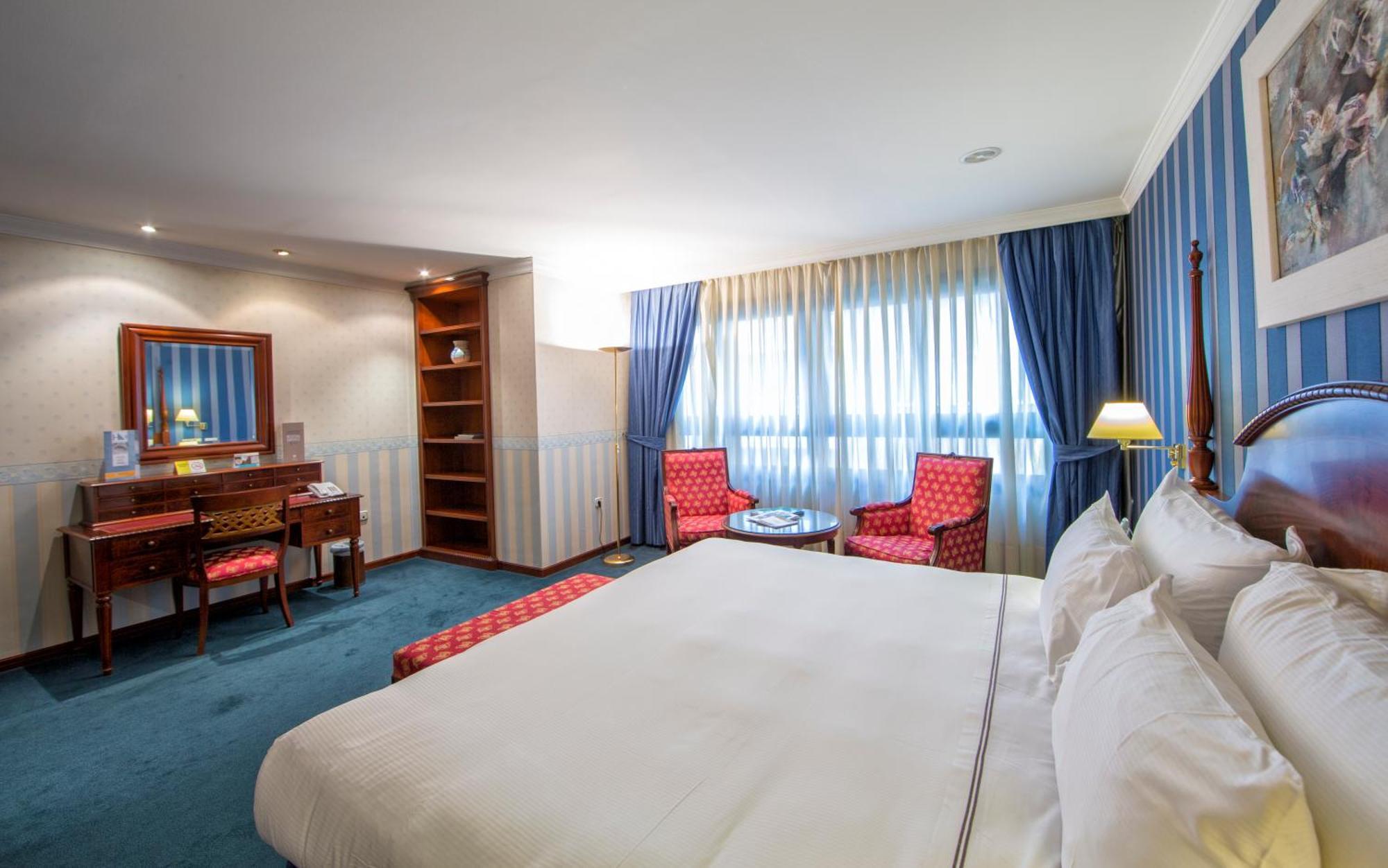 Eurostars Araguaney Hotel Сантяго де Компостела Стая снимка A room at the hotel